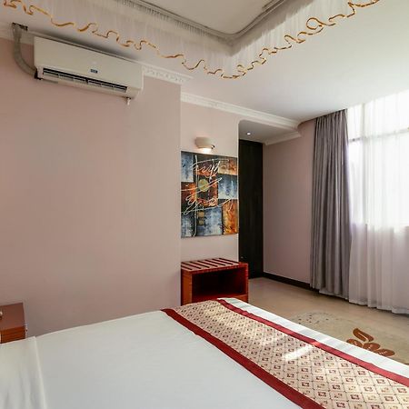 Russell Hotel Kampala Ngoại thất bức ảnh