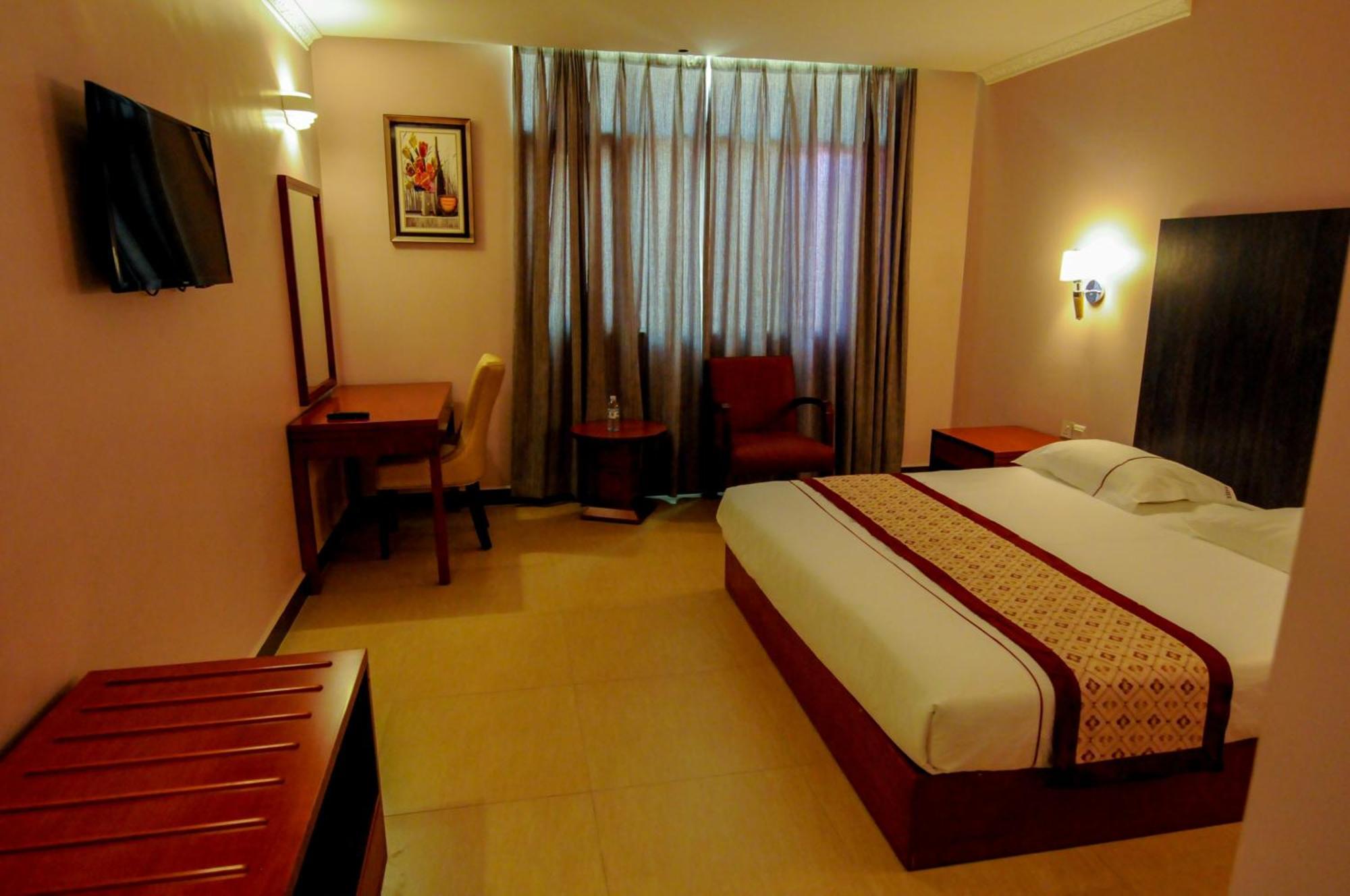 Russell Hotel Kampala Ngoại thất bức ảnh