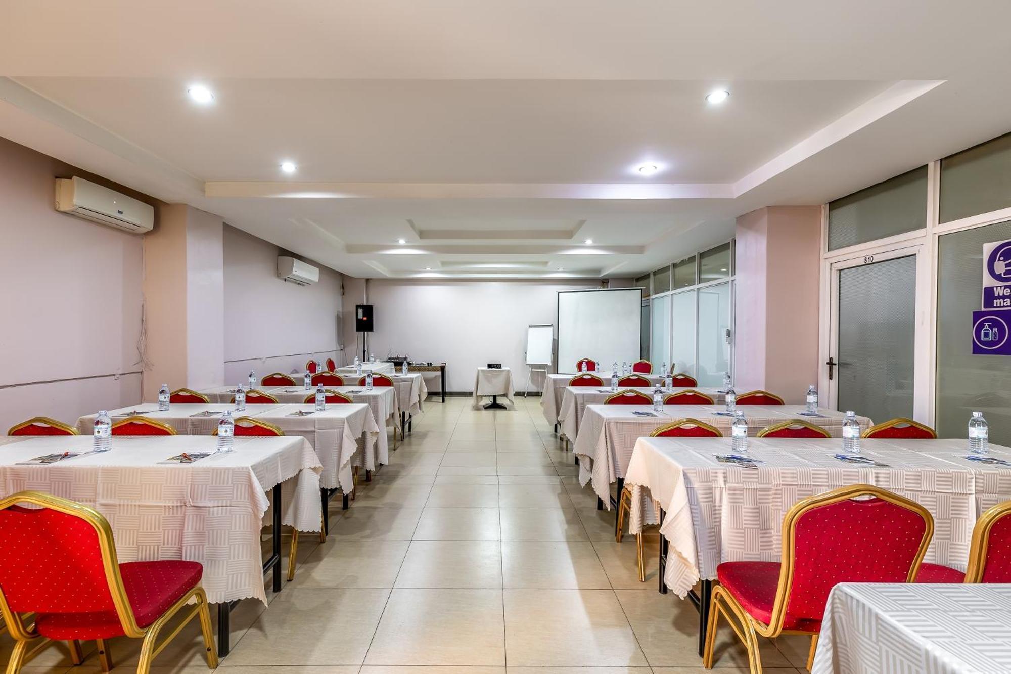 Russell Hotel Kampala Ngoại thất bức ảnh