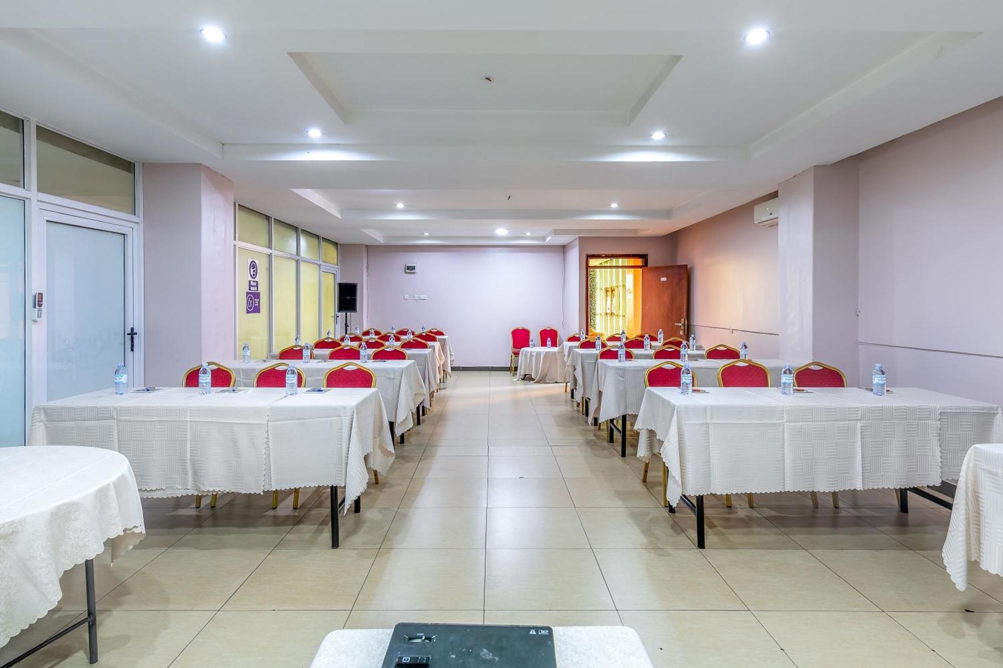 Russell Hotel Kampala Ngoại thất bức ảnh