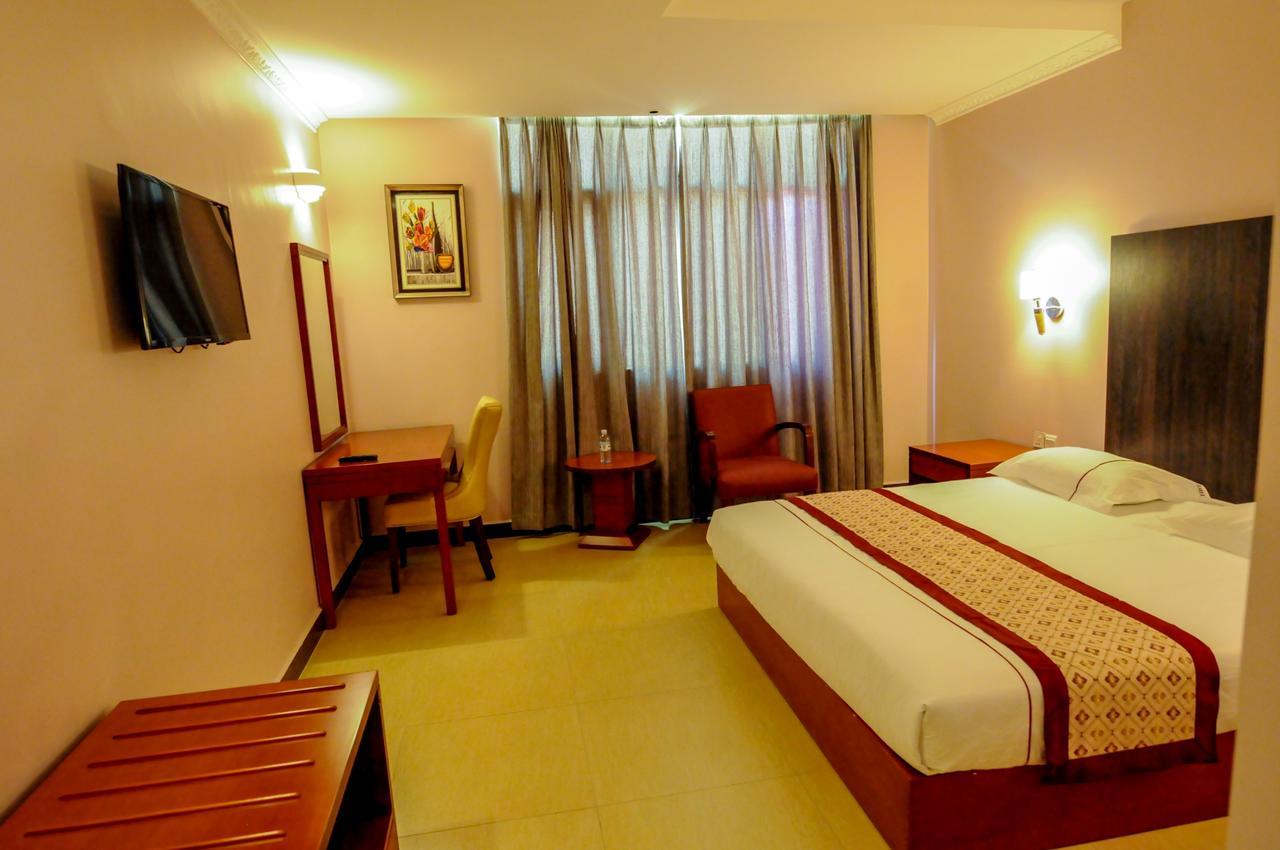 Russell Hotel Kampala Ngoại thất bức ảnh