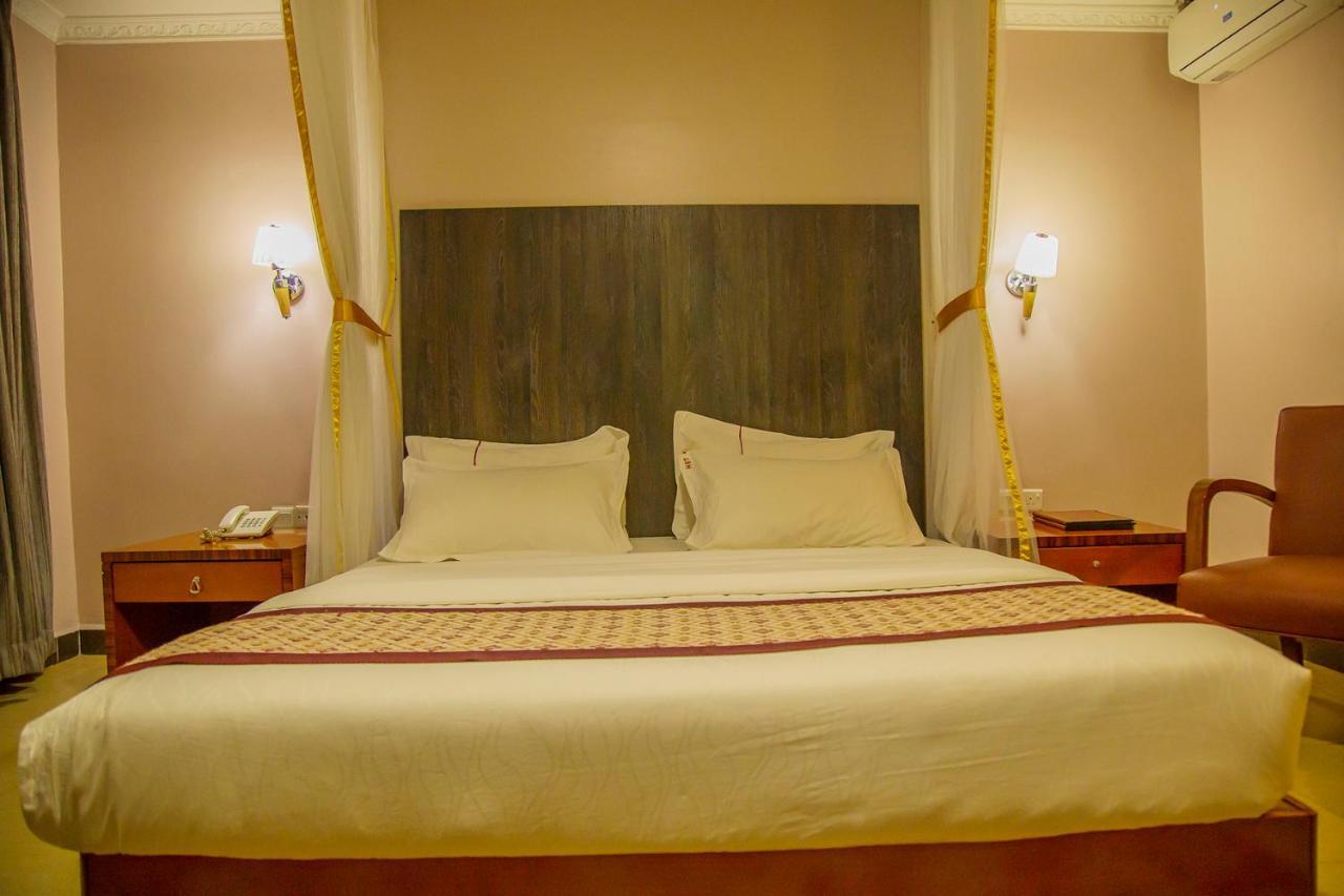Russell Hotel Kampala Ngoại thất bức ảnh